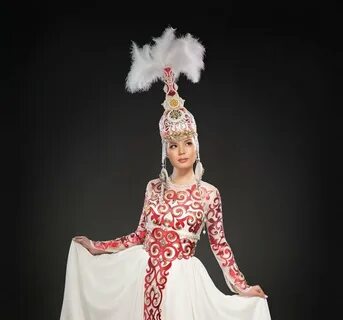 Жалаңаш Настя Мельникованың суреті