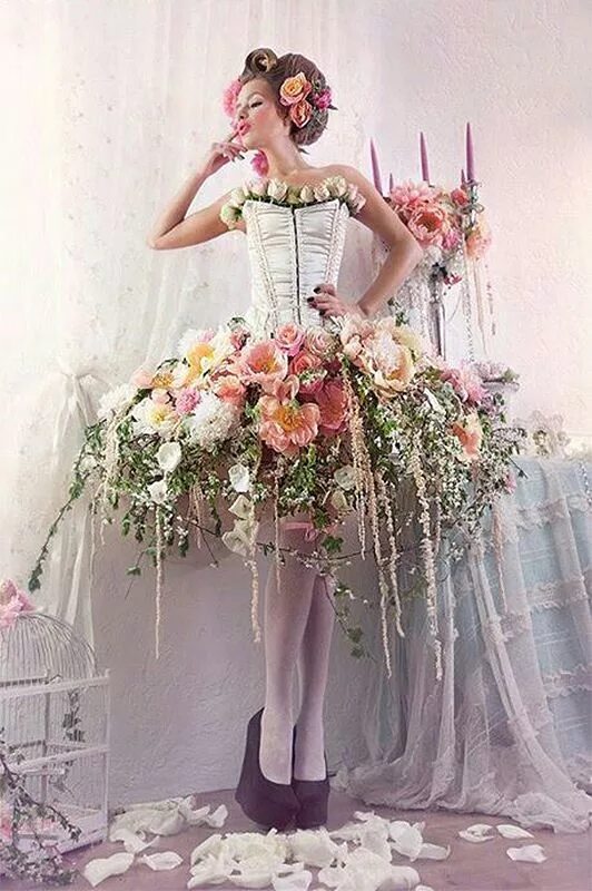 Красивые цветочные платья 5 Dresses, High waisted skirt, Magic women