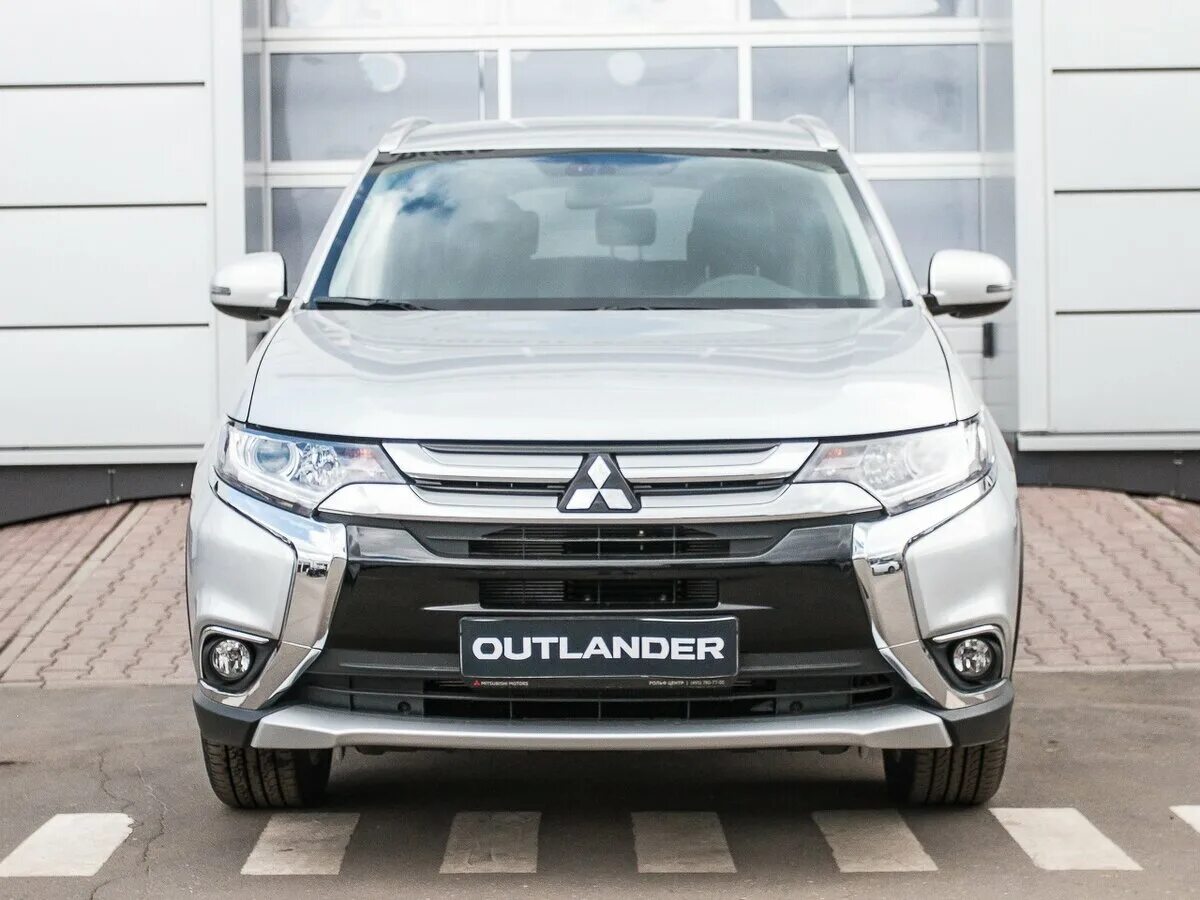 Аутлендер 3 видео. Мицубиси Аутлендер 3. Mitsubishi Outlander III Рестайлинг. Mitsubishi Outlander 3 Рестайлинг 2. Mitsubishi Outlander 3 2018.