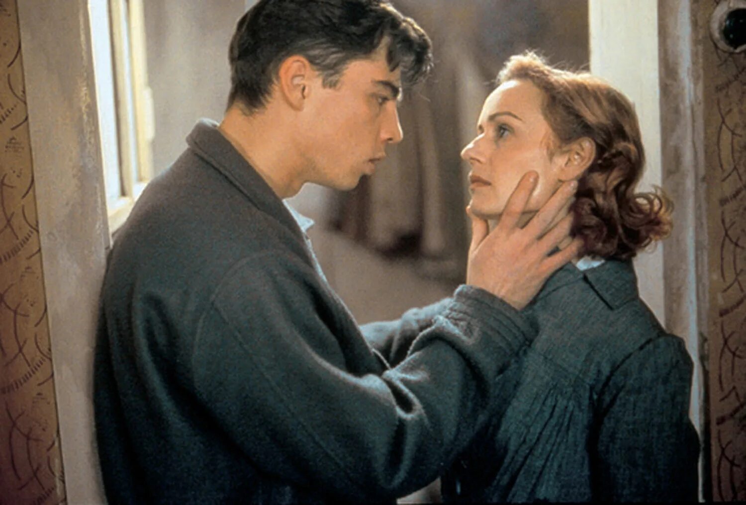 Катрин денев восток запад. Восток запад 1999 катрин денев. Восток запад 1999 катрин денев. Восток запад 1999 катрин денев. Восток запад 1999 катрин денев.