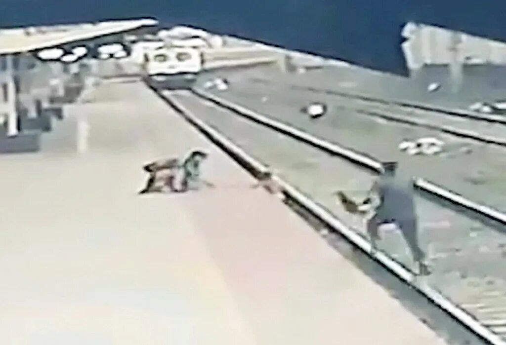 Робот спас ребенка
