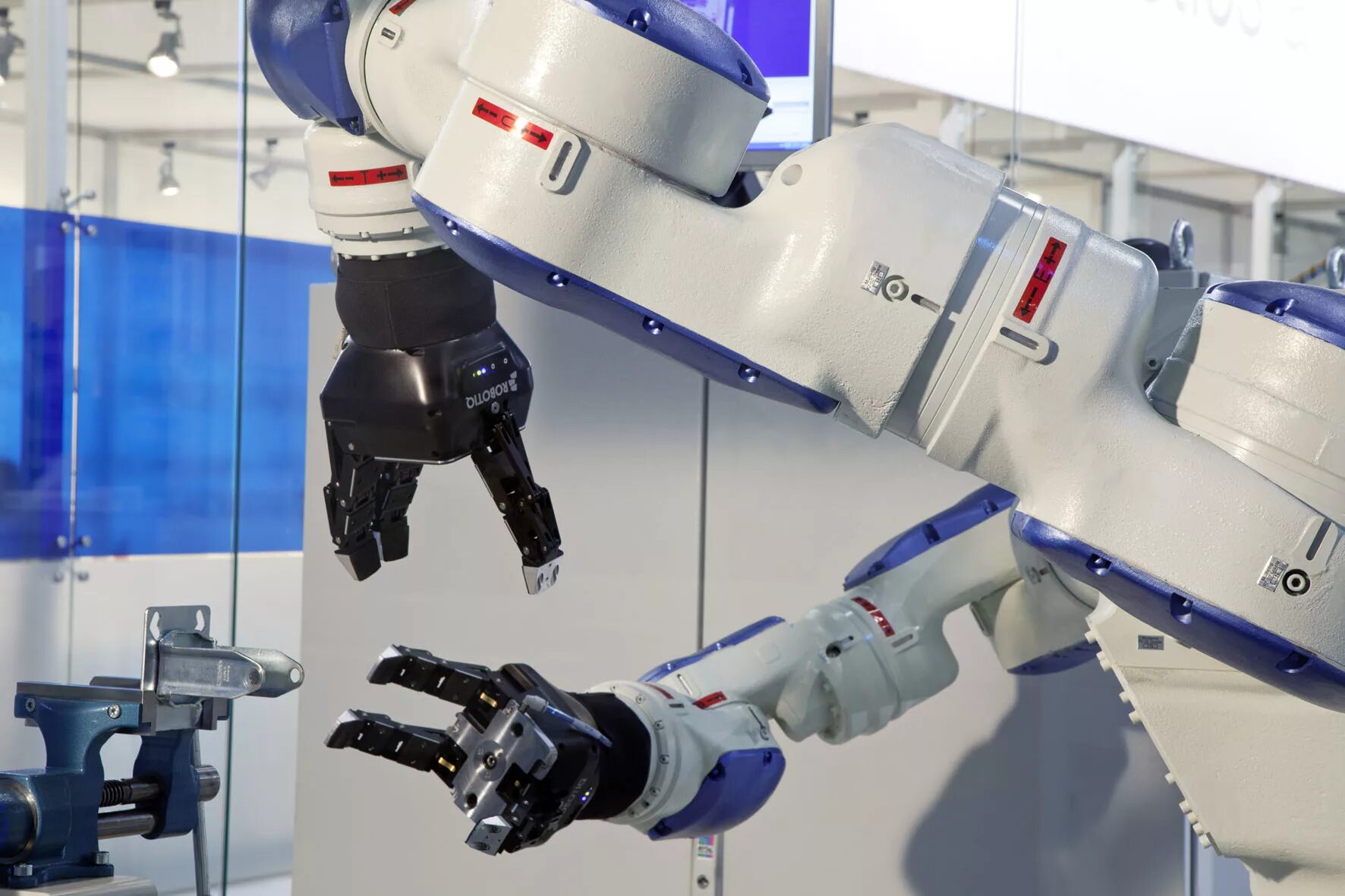 Роботы третьего поколения. Роботизированный комплекс Motoman. Биотехнические роботы манипуляторы. Адаптивные промышленные роботы.