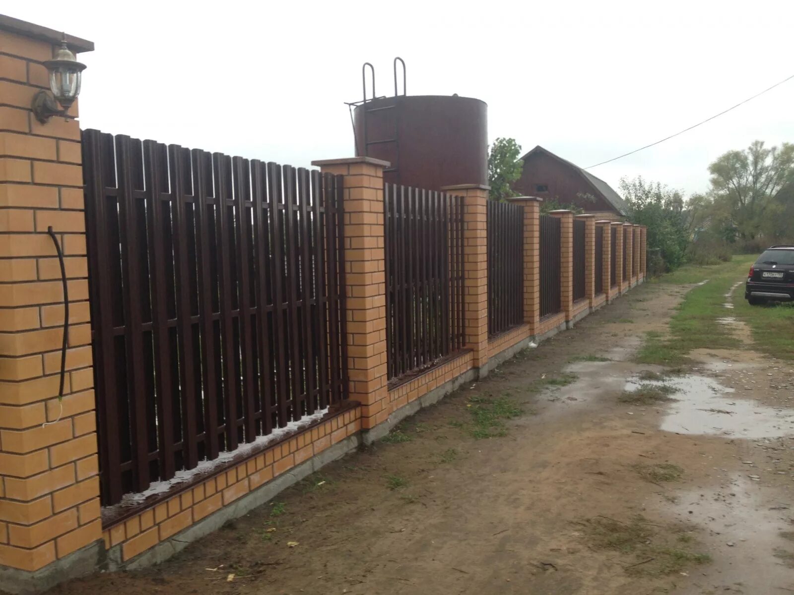 огородить такой простор также было