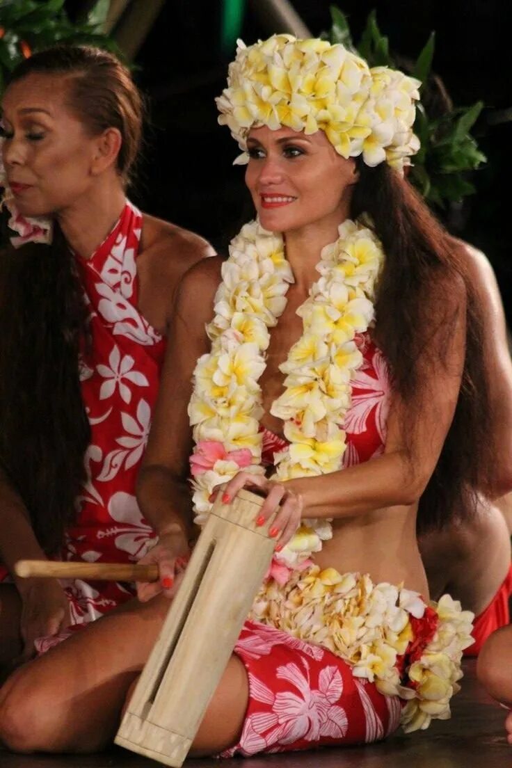 Таитянский танец. Таити Гавайи. Гавайские красавицы. Девушки Гавайские красивые. Самые красивые Гавайские девушки.