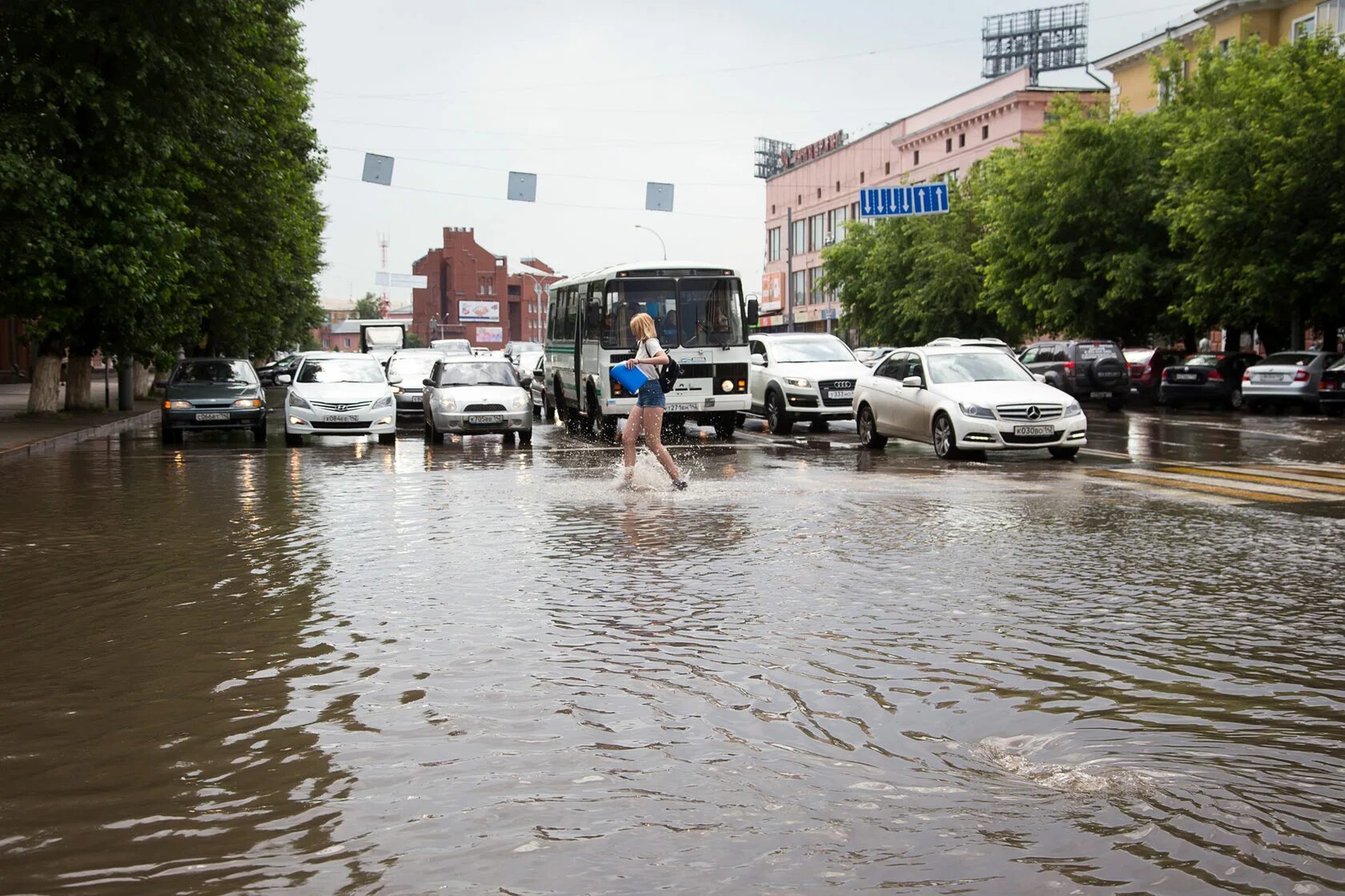 Сильный дождь сегодня. Ливень в Волгограде. Ливень в Дзержинске. Самара вчера ливень. Ливень в Оренбурге.