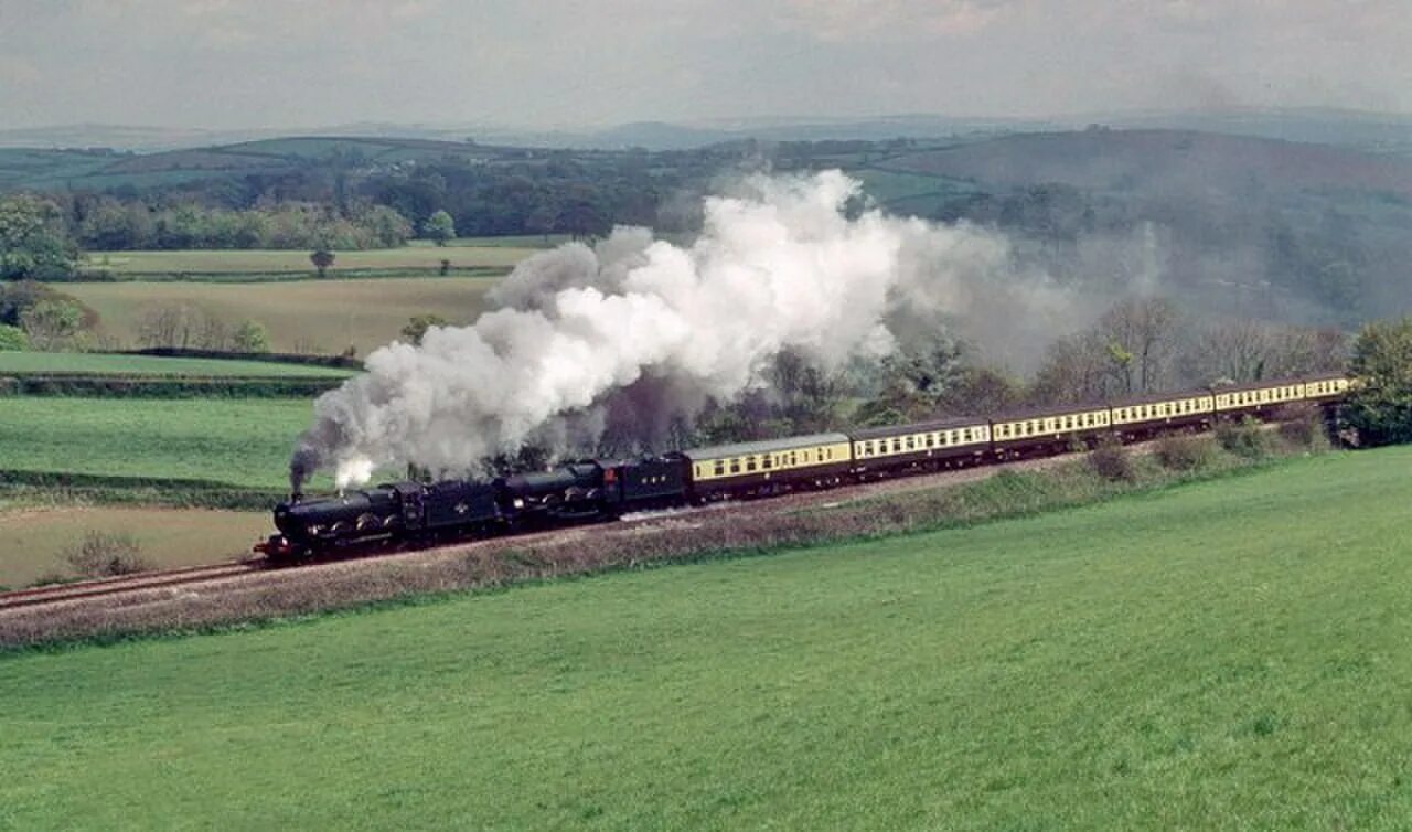 Train banks. GWR 4073 Castle class locomotive. GWR 9400 class. GWR Nunney Castle. Class Train 170.