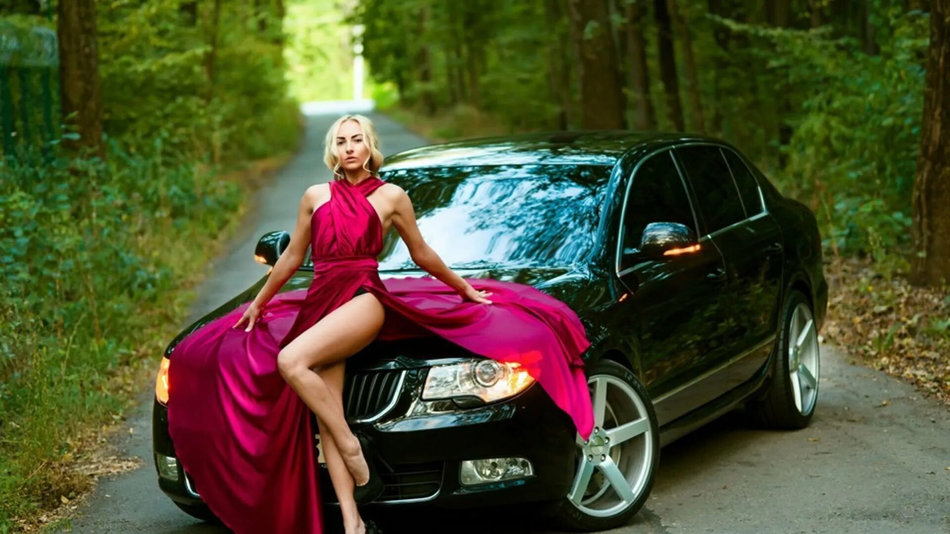 софи феррари. девушка в машине. девушка около машины. девушка в машине. Christopher rankin marina.