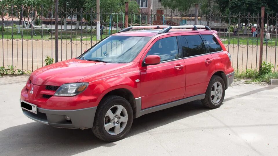 Mitsubishi outlander 2003. Мицубиси Аутлендер 2 2003. Митсубиси Аутлендер 2003 красный. Мицубиси Аутлендер 2.4 2003.