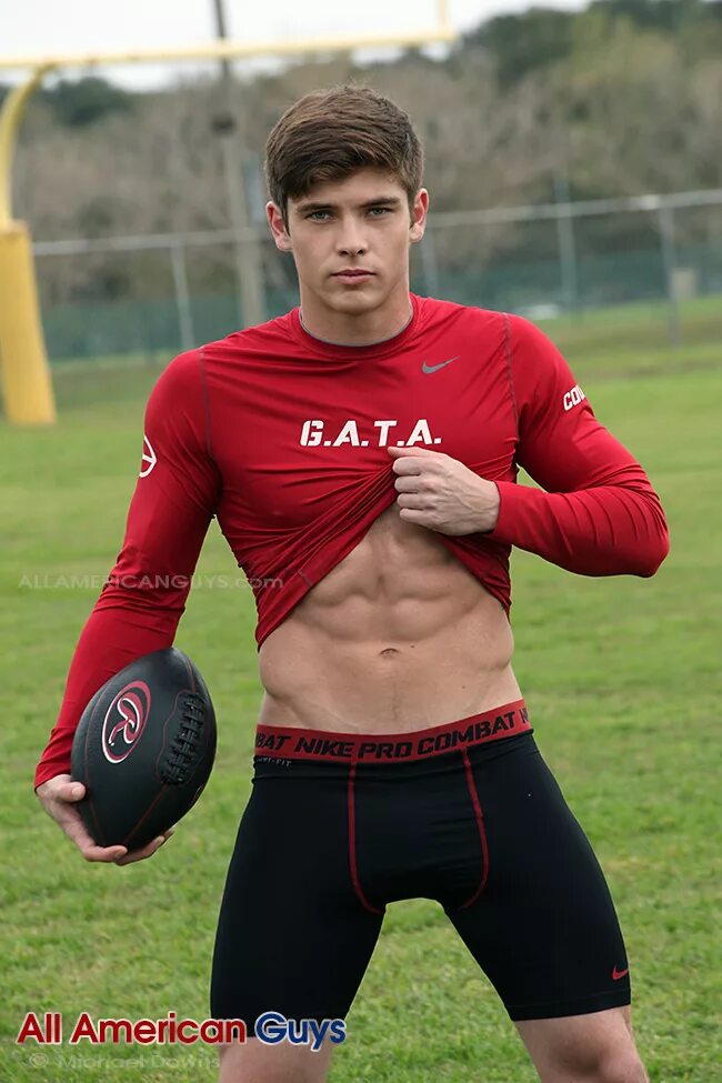 Твинки спортсмены. Молодые спортивные мальчики. Гейдж манро gage munroe. Мальчики в спортивках. Парни в nike pro combat.