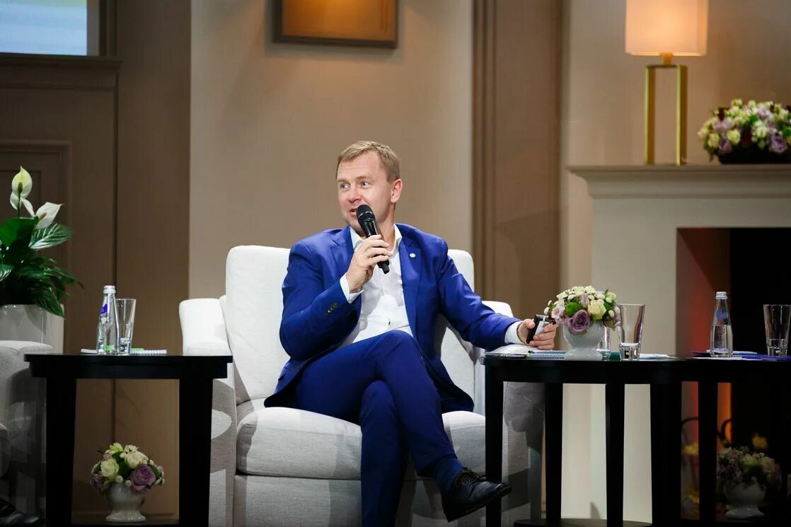 Ведущие муз тв. Ведущие трансформации. Премия муз тв 2018 ведущие ивлеева собчак галкин и нагиев. Картавый ведущий новостей. Ведущие трансформации.