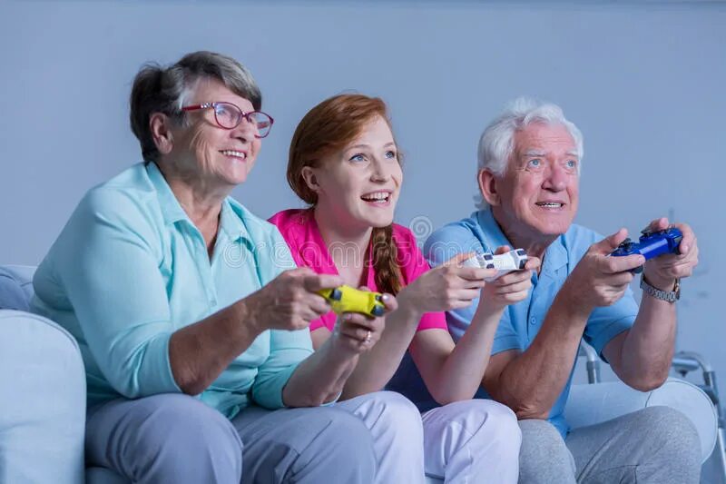 В старшие были люди. Старики играют в Видеоигры картинки. Фото в Видеоигры играют старики. Пожилые за видеоиграми фото. Seniors poster.