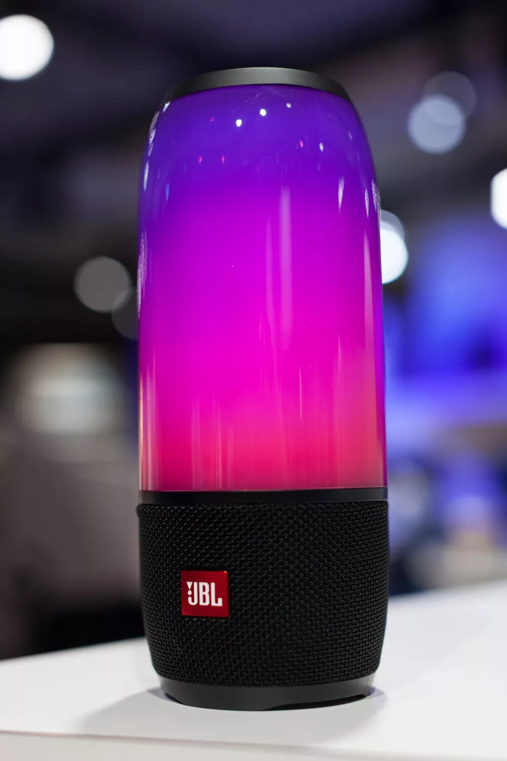 Jbl светится. JBL Pulse 3. Беспроводная колонка JBL Pulse 3. Колонка JBL пульс 3. Портативная колонка JBL Pulse.