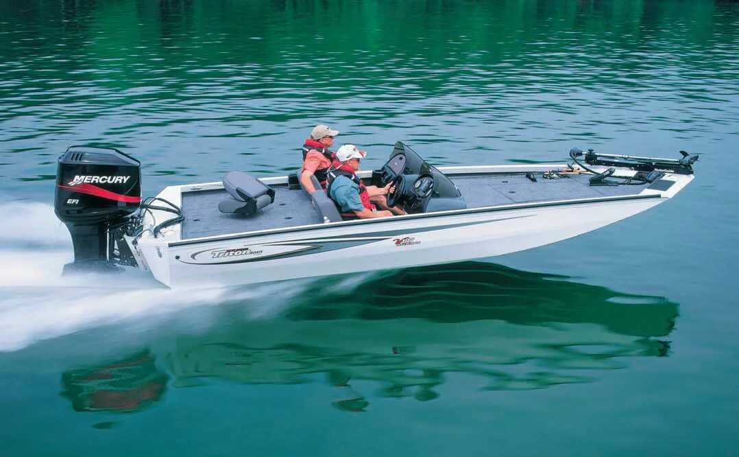 Моторная лодка. Водный катер. Лодка с мотором. Понтонный катер пк-585. Лодка моторная волжанка 50 фиш.