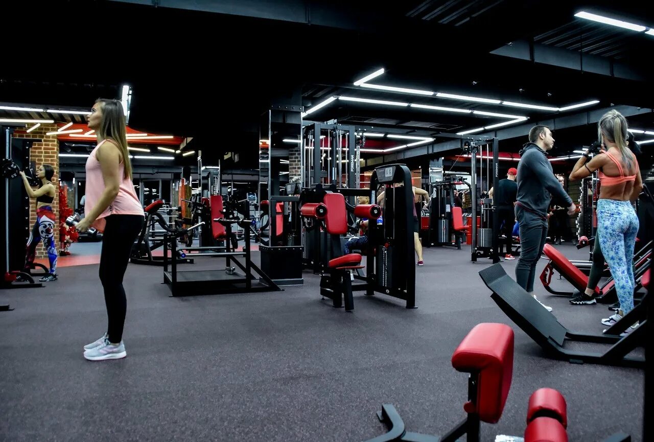 Про спортзал. Red Fit Липецк. Red спортзал Липецк. Ред фитнес Липецк Вермишева. Тренажерный зал Рэд Белгород.