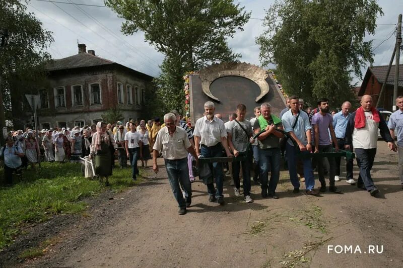 Тутаев крестный ход с иконой. Тутаев крестный ход 2022. Спас всемилостивый икона тутаев крестный ход. Тутаев крестный ход. Тутаев крестный ход 2022.