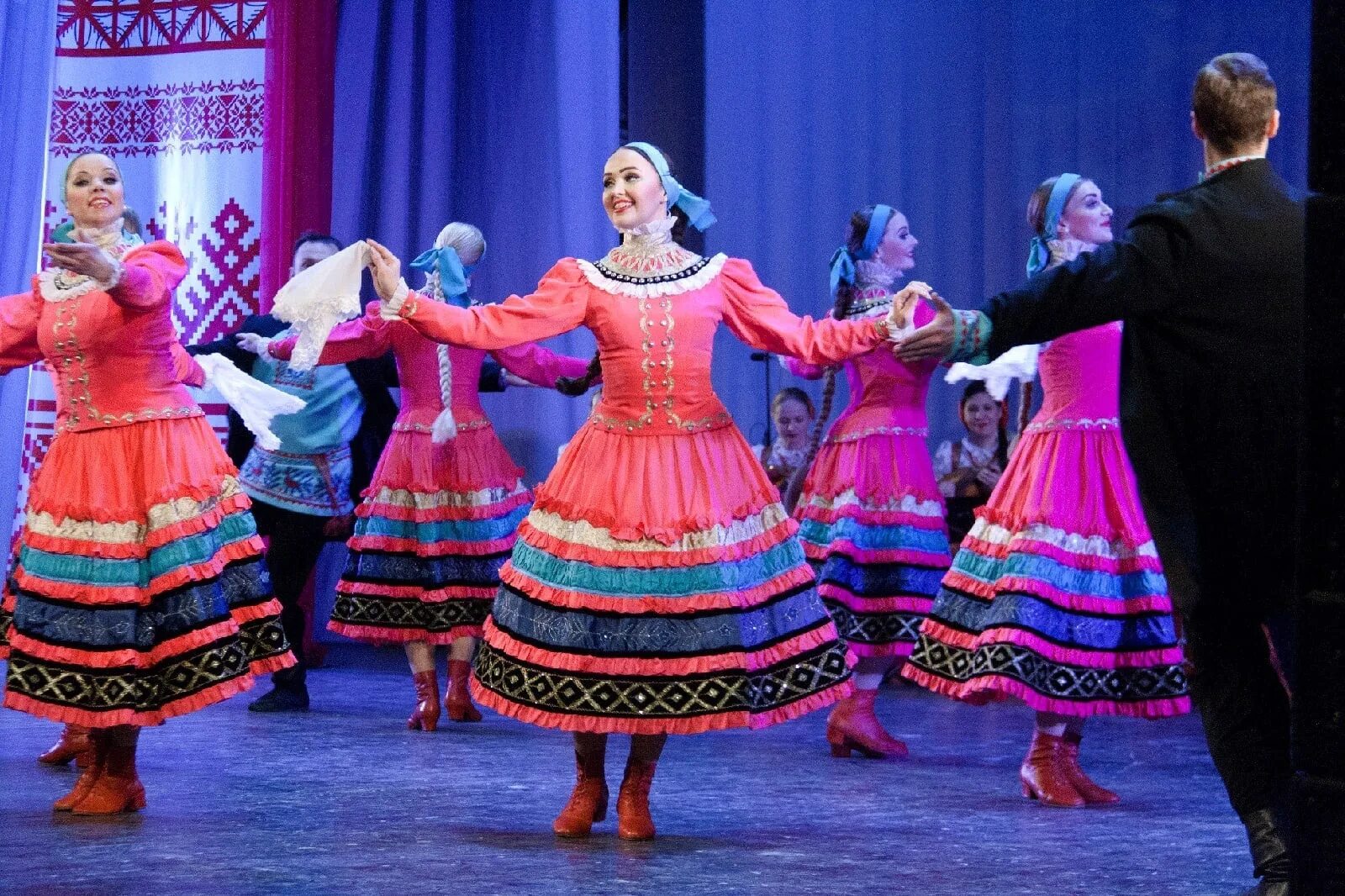 русско народные песни кадриль. русский народный танец кадриль. новогодняя кадриль. уральская кадриль танец. опера камаринская глинка.