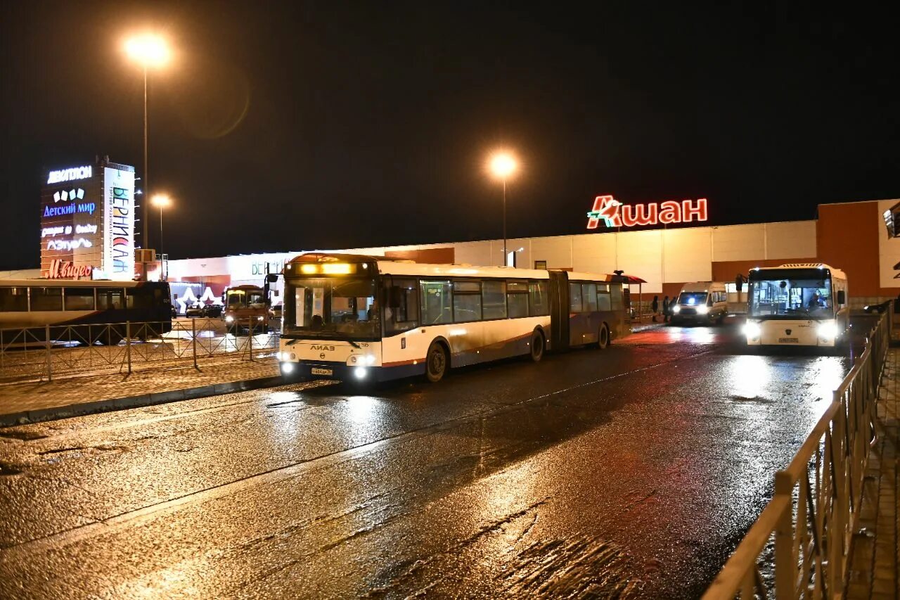 Какой автобус работает ночью. Патп ярославль мэрия. автобусы ярославль. автовокзал вечер. ярославский общественный транспорт.