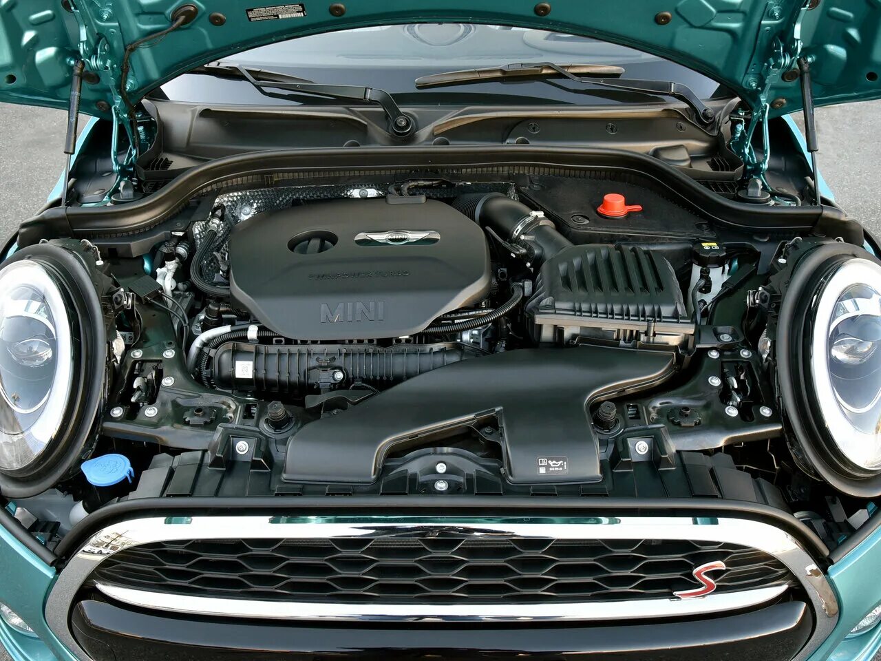 Капот мини купер. Мини купер открытый капот. Мини купер открытый капот. Mini cooper s r56 мотор. Mini cooper r56 n14 под капотом.
