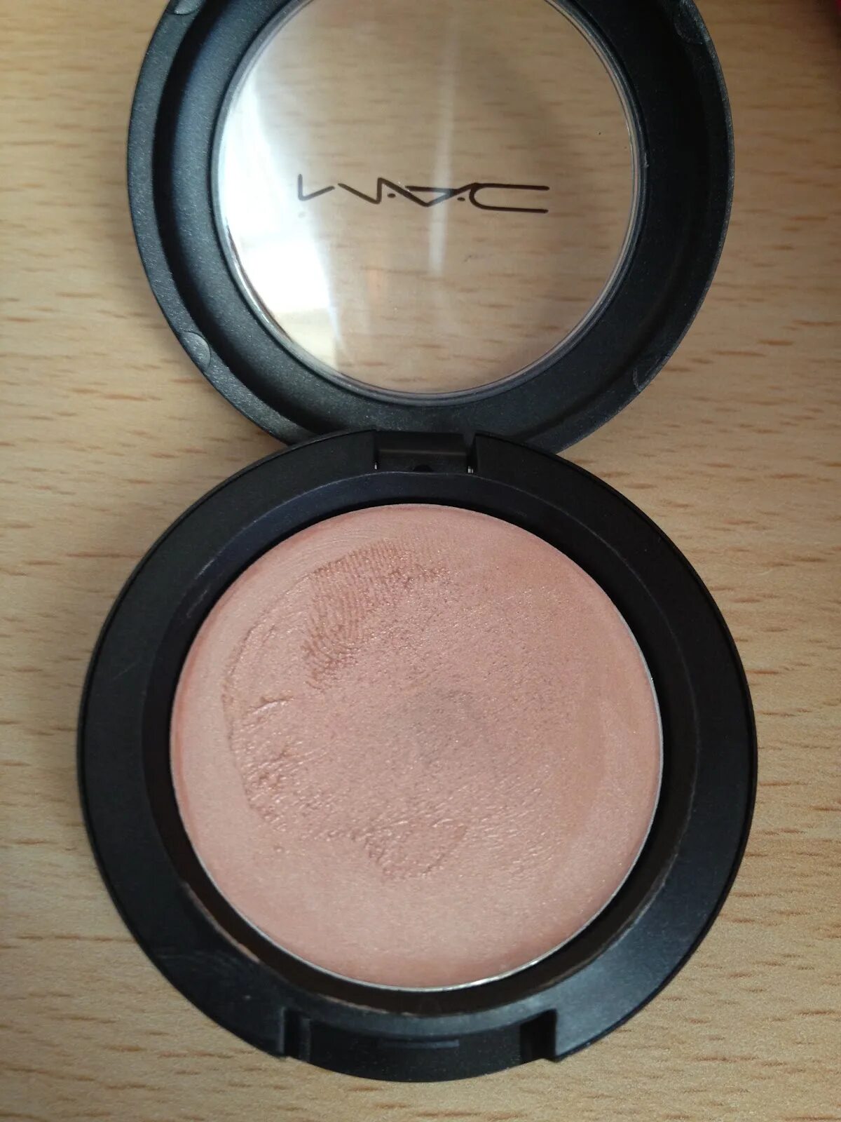 Mac shell. Mac кремовый хайлайтер. mac cream colour base hush. mac cream colour base оттенки. mac cream colour base shell.