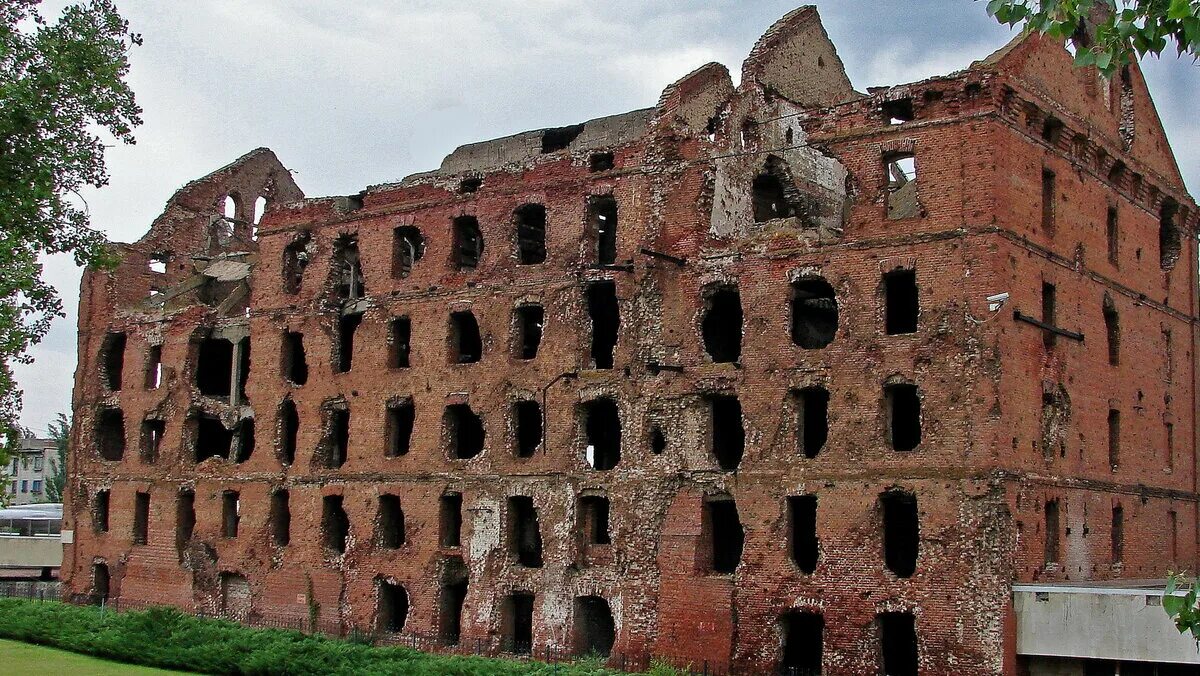 Сталинградская мельница. Руины мельницы Гергардта в Волгограде. Мельница Гергардта (мельница Грудинина). Мельница Гергардта Волгоград. Памятник мельница Гергардта.