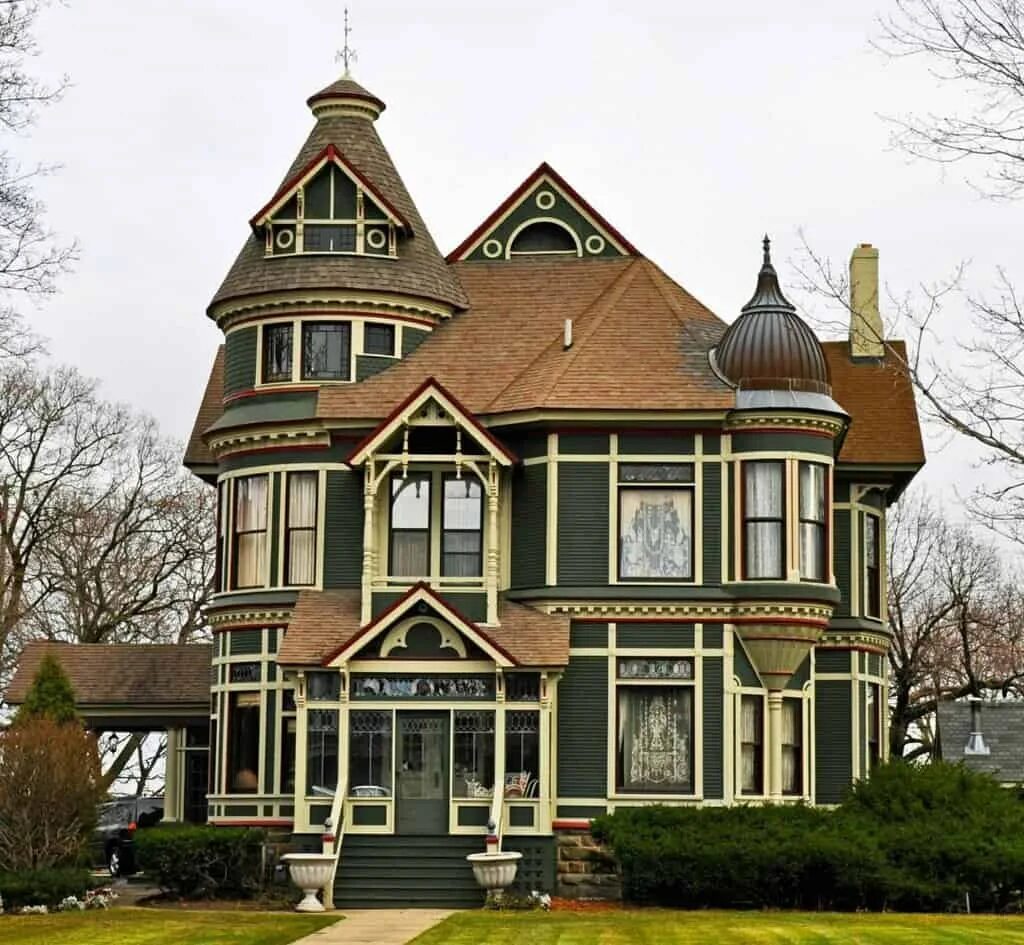 Викторианская готика архитектура. Викторианский стиль в архитектуре англии. Викторианские особняки в англии. Дома викторианской эпохи. Стиль викторианской эпохи в архитектуре.