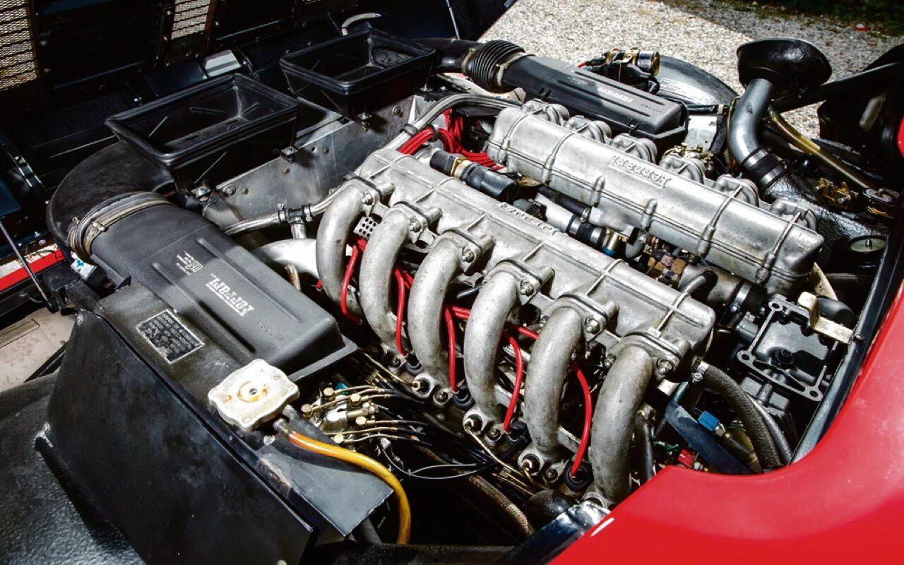 12 двиг. Двигатель Феррари Тестаросса. Двигатель Феррари v12. Двигатель в 12 Феррари. Flat 12 двигатель.