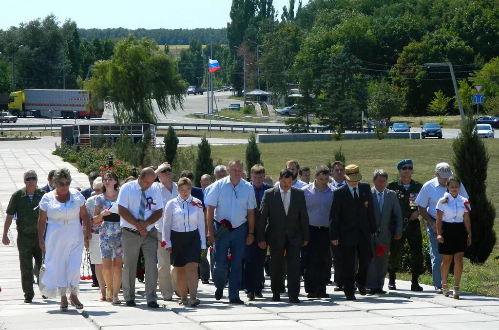 Погода неклиновский. Совет ветеранов Неклиновского района. ДК Самбек Неклиновский район. ФК Родина с.Самбек. Сергей Крыштоп Самбек Неклиновский район.