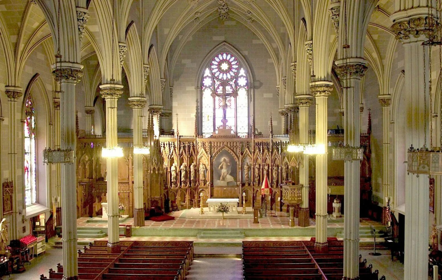 Коптская католическая церковь. Olav catholic church» в тронхейме. Хофкирхе дрезден внутри. Внутреннее убранство католического храма. Убранство католической церкви внутри.