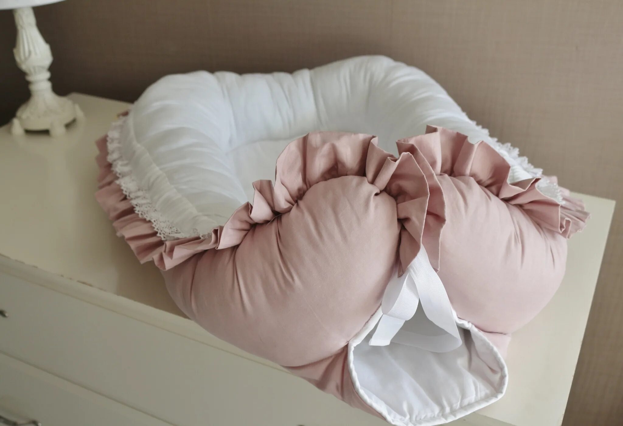 Кокон для новорожденного baby shell. Люльки коконы. Бэби кокон для новорожденных. Кокон для новорожденных розовый. Люльки коконы.