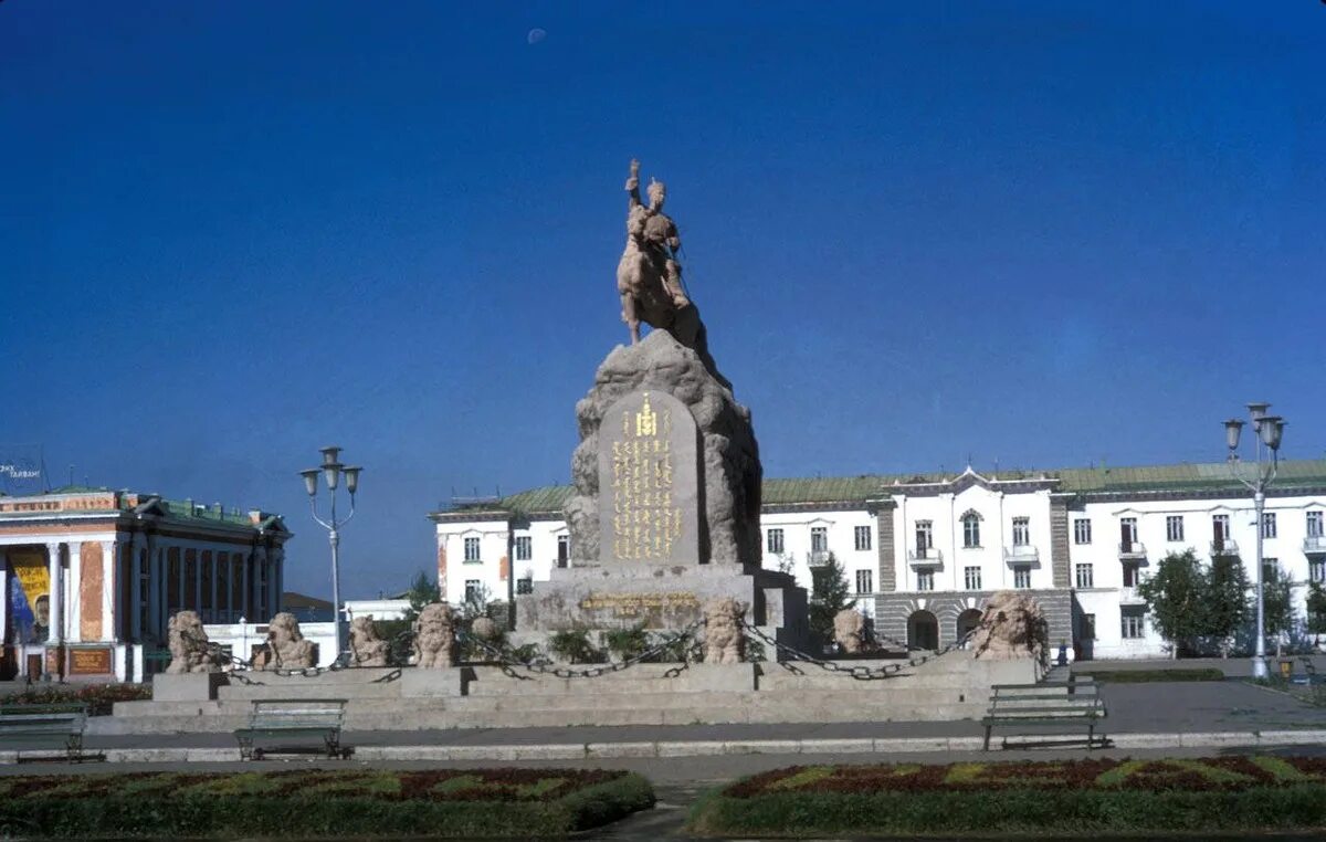 Улан батор университеты. Улан батор. сухэ-батор город. улан батор столица. площадь сухэ-батора улан-батор.