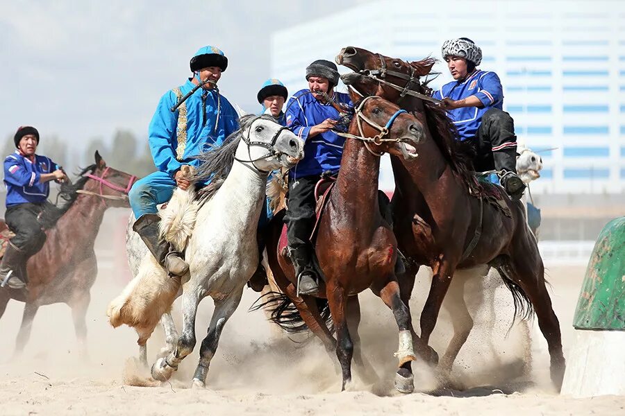 Национальный спорт казахов. Казахские национальные игры. Казахстанские скачки кокпар. Кокпар игра. Кокпар кыргызстан казахстан.