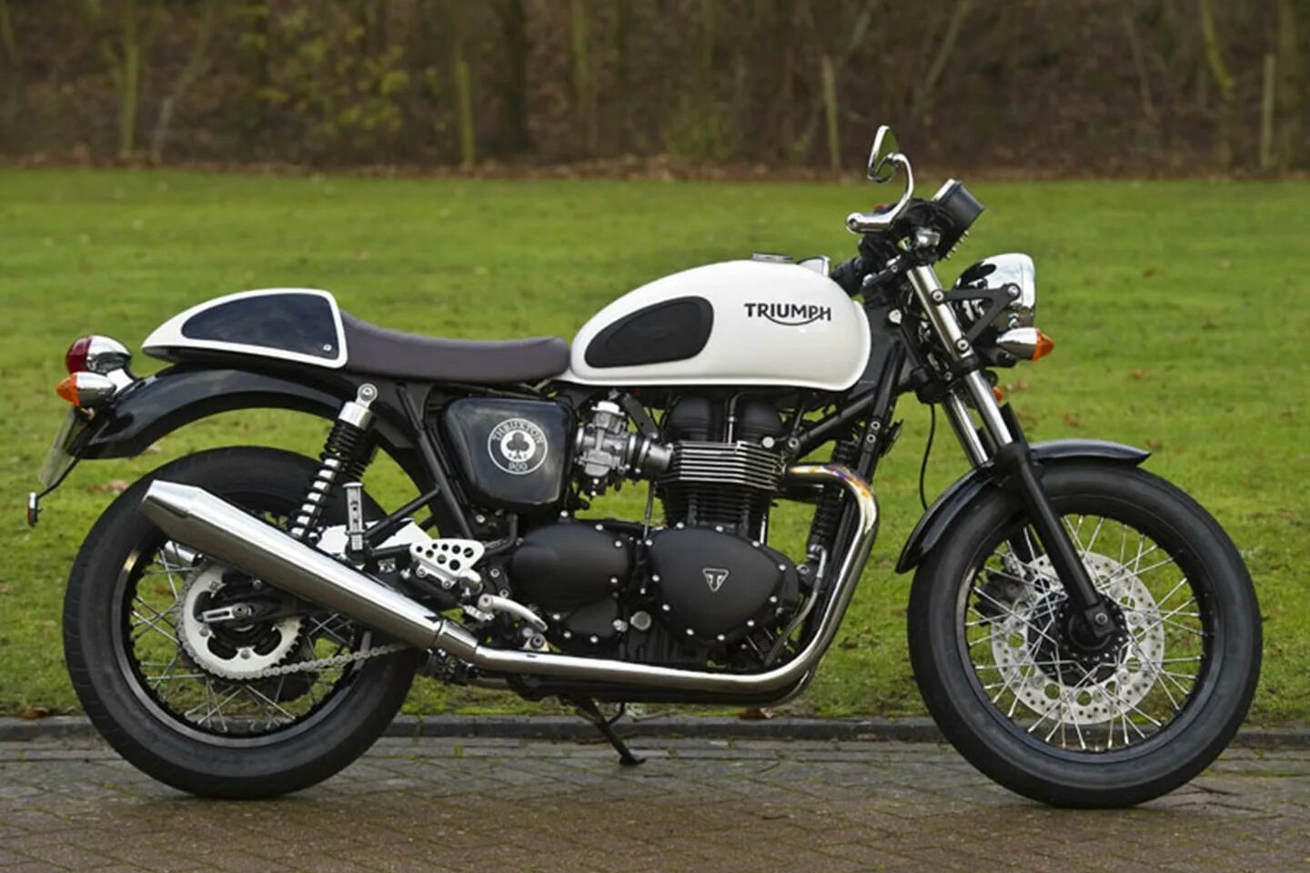 Триумф тракстон. Triumph thruxton 900. триумф тракстон 900. мотоцикл триумф тракстон 900. триумф бонневиль тракстон.