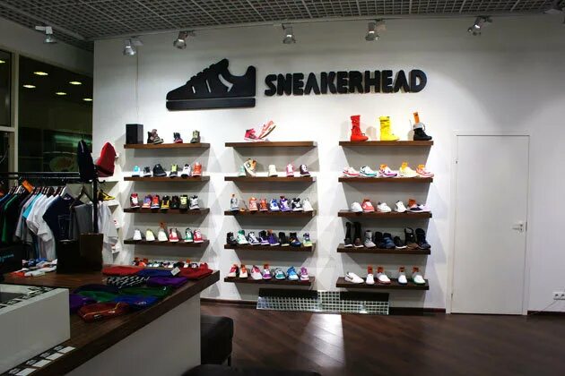 Магазин обуви Sneakerhead. Сникерхед Авиапарк. Sneakerhead Москва. Sneakerhead магазин Лубянка.