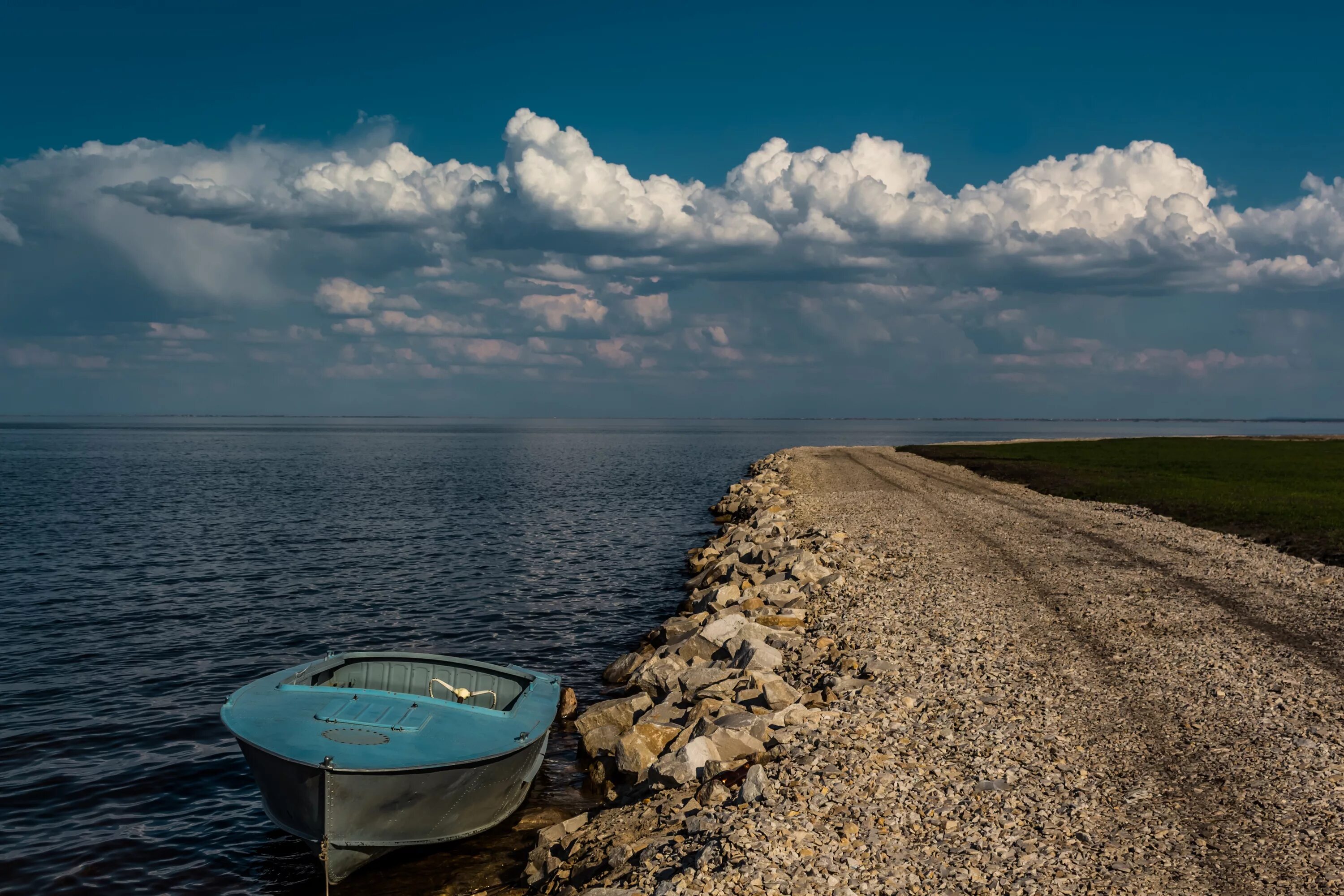 Водный берег 2. Морские побережья Волга. Волга берега лодка. Васьковское озеро. Вода с берега река Волга.