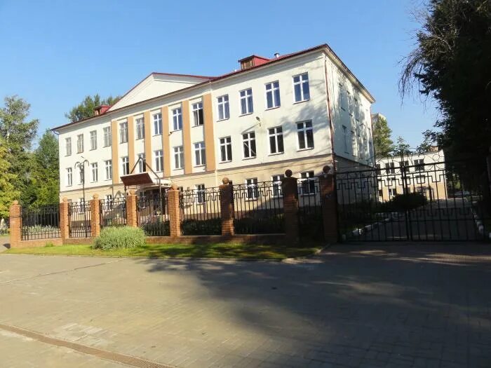 Гимназия имени грачева балашиха. Гимназия 2 железнодорожный. Альфаленд железнодорожный 2 гимназия. Гимназия 2 железнодорожный школьный. Школа 2 железнодорожный.