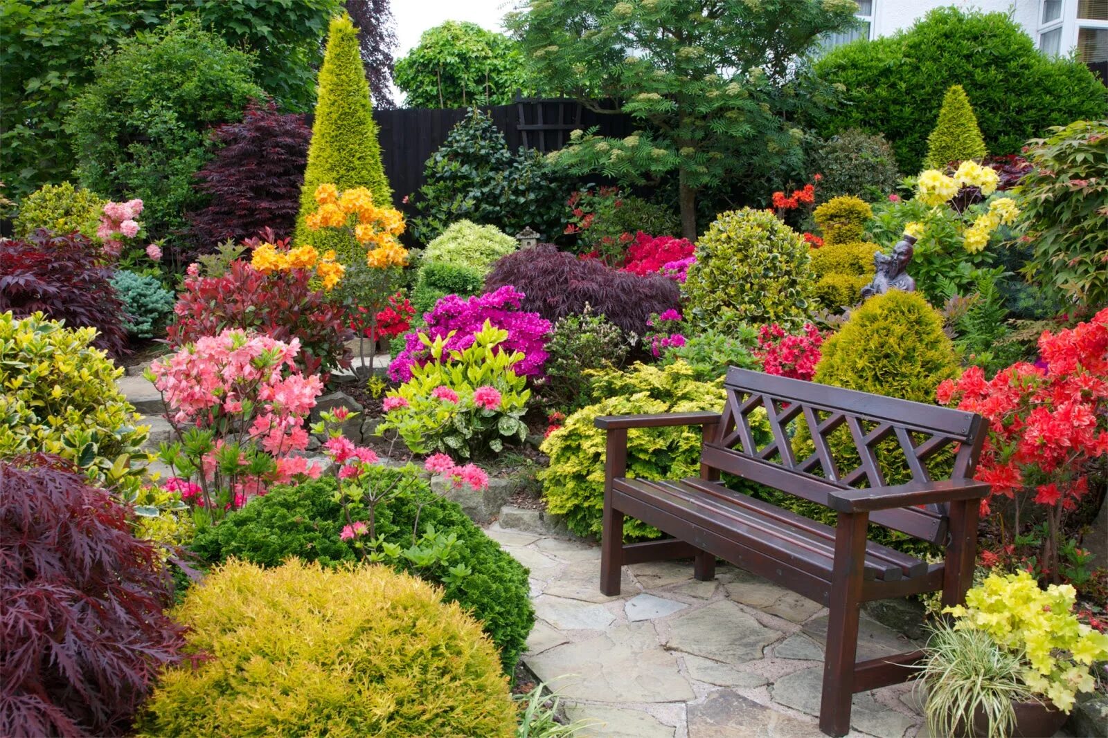 Garden flowers перевод. Миксбордер рокарий. Рабатка Тунберга однолетник. Миксбордер Аптекарский огород. Осенний миксбордер.