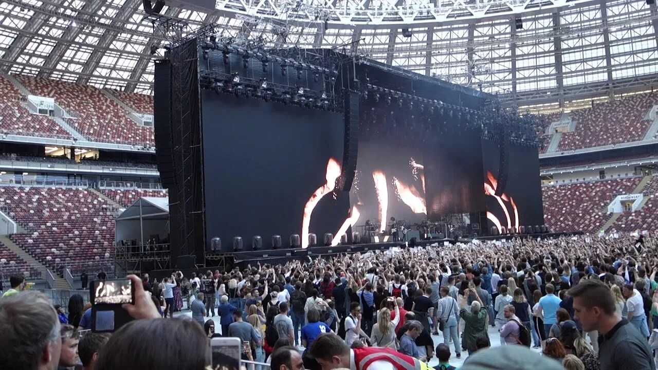 Bon jovi концерт видео. Концерт Бон Джови в Москве 2019. Лужники Джон Бон Джови. Концерт Бон Джови концерт. Jon bon Jovi концерт в Москве 2019.