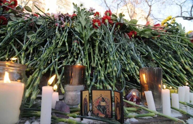 Мемориал Пермь Хромая лошадь. Памятник погибшим в хромой лошади Пермь. Хромая лошадь Пермь 5.12.2009. Памятник погибшим в хромой лошади. Мероприятия посвященные погибшим