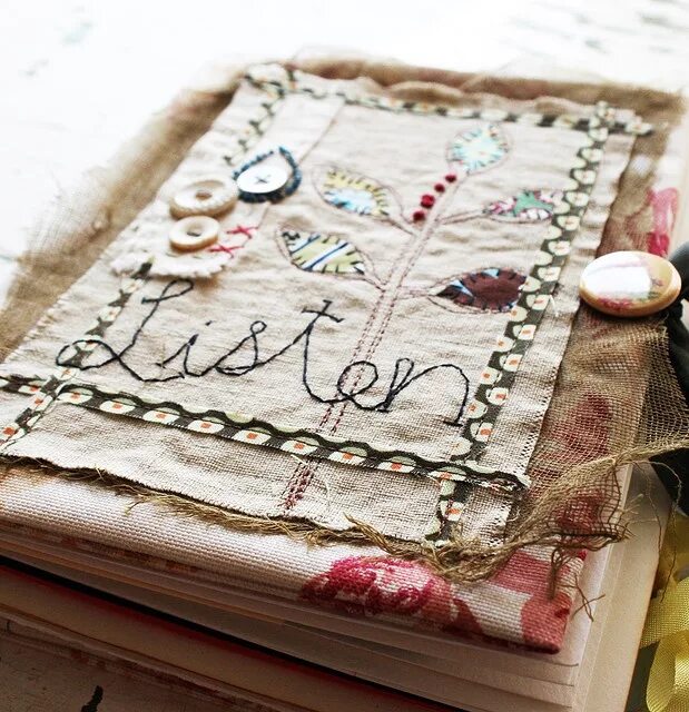 Раскраска антистресс в стране чудес. Разрисованная книга. Переплет старинной книги. Блокнот "идея". Раскраска обложка.