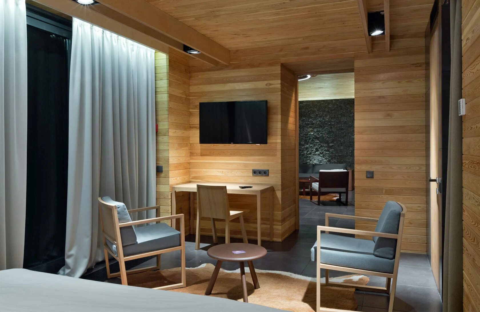 Интерьер гостевой комнаты в частном доме. Zaonezhie retreat. Шале verholy. Гостевая комната. Интерьер загородного дома из бруса.