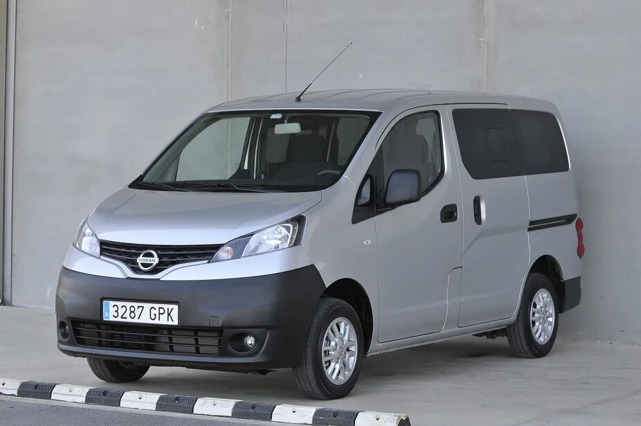 Nissan nv200 Combi. Ниссан нв 200. Nissan nv200 Combi нархи. Nissan nv200 2002.