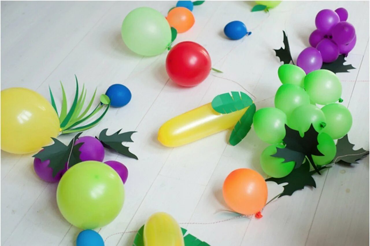 Где делают шарики. Фрукты из шаров. Фрукты из воздушных шариков. Фрукты и овощи из шариков. Гирлянда из воздушных шаров.