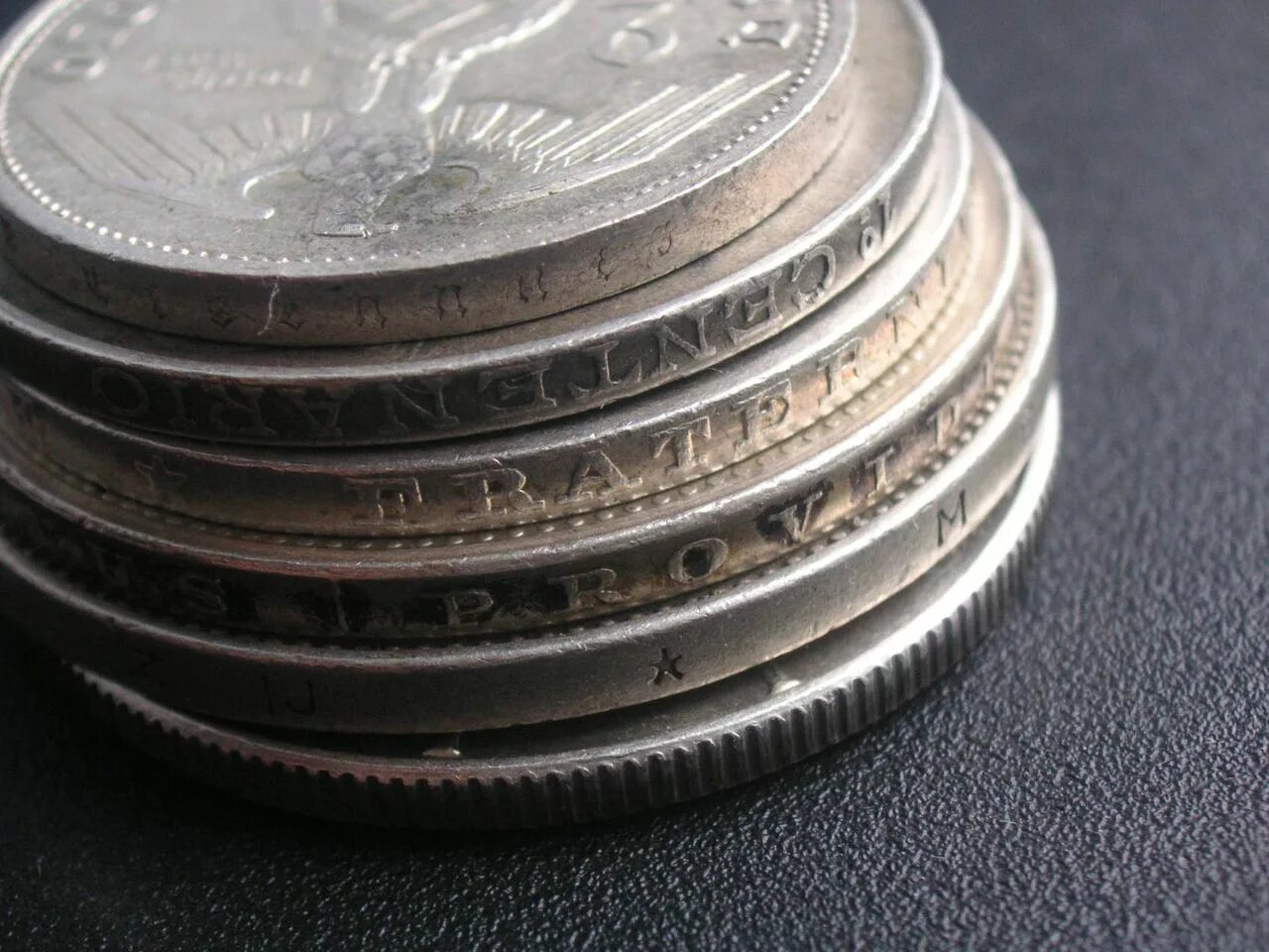 1 Грамм серебра. Монета серебряная с надписью серебро 1 грамм стандарт. 65 Грамм. Сколько стоит серебро за грамм. Россия серебро сегодня