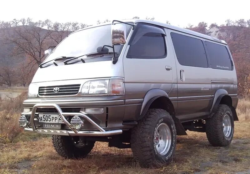 Тойота дизель полный привод. Тойота Хайс 4вд. Toyota Hiace h100 4х4. Hiace Toyota 106 кузов лифт. Toyota Hiace 106 кузов.