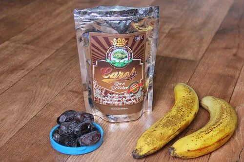 бертамовая пальма. финики в сочи растут. фиников и банана. кокосовая пальма (cocos nucifera). банан в саду сочи.