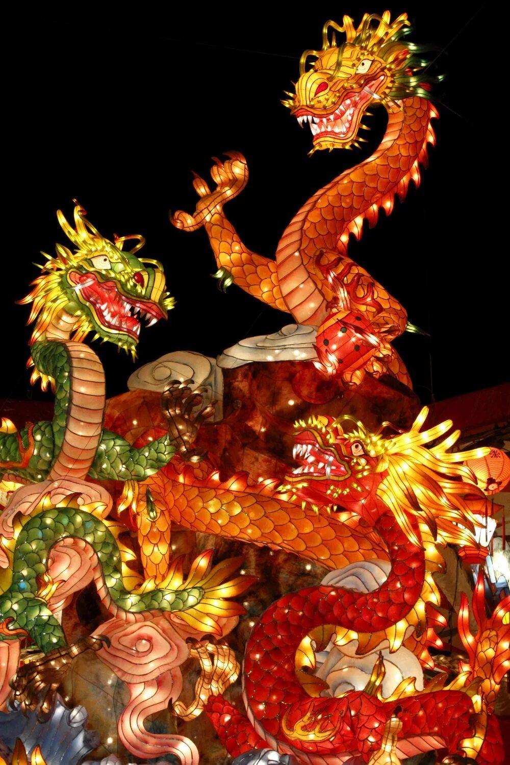 Asian dragon fest 2024. Нагасаки фестиваль фонарей. Китайский новый год (Chinese New year). Китайся новый год. Китайский дракон.