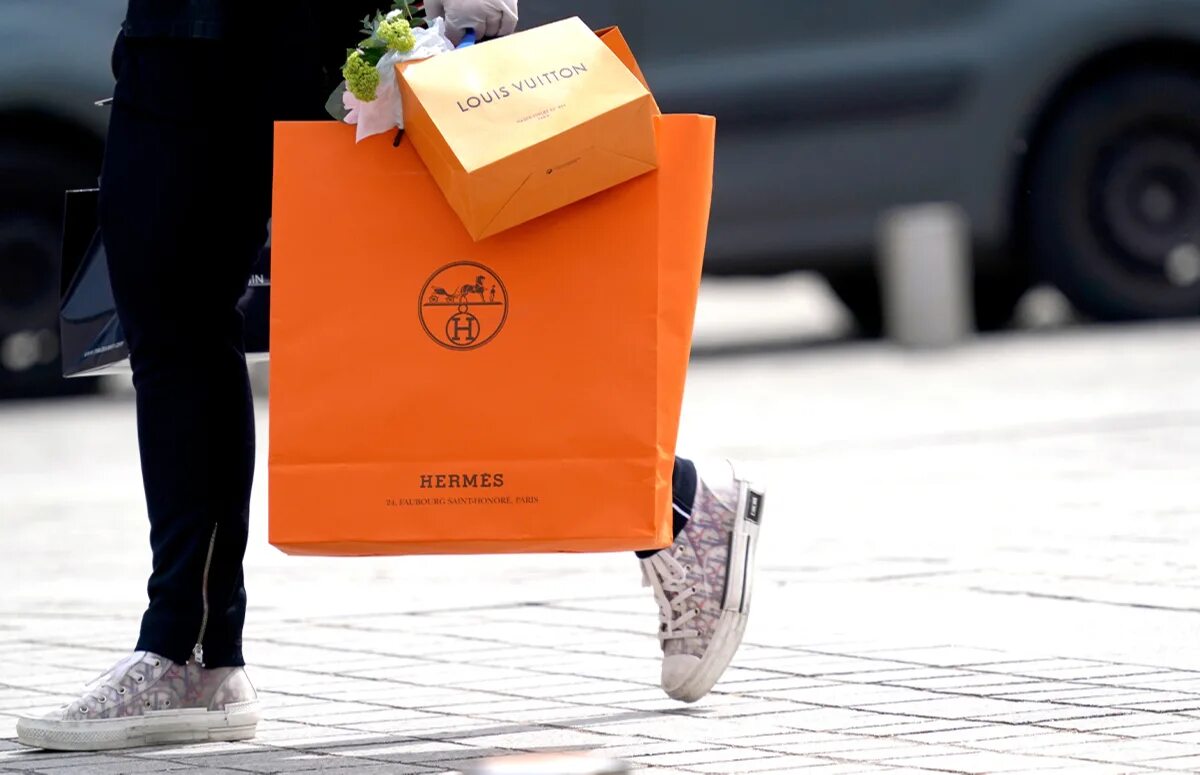 Гермес продают. Hermes-Recovery. Продажи Hermes до и после. Hermes продает «антиподглядыватель».