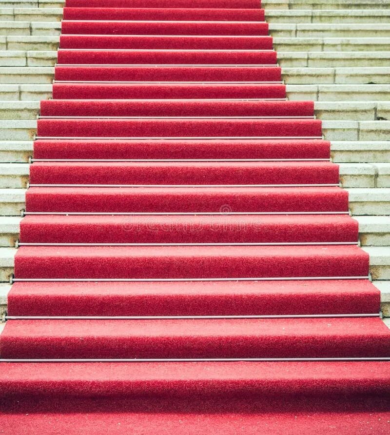 Красная лестница фото Vintage looking Red carpet on a stairway used to mark the route taken by heads o
