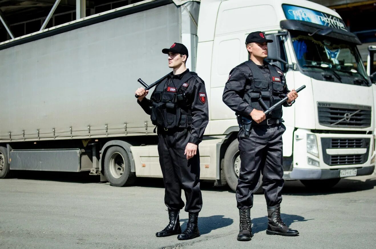 Охранник со спины. Охранник со спины. Охрана безопасность картинки. Физическая охрана. Чоп баярд пультовая охрана.