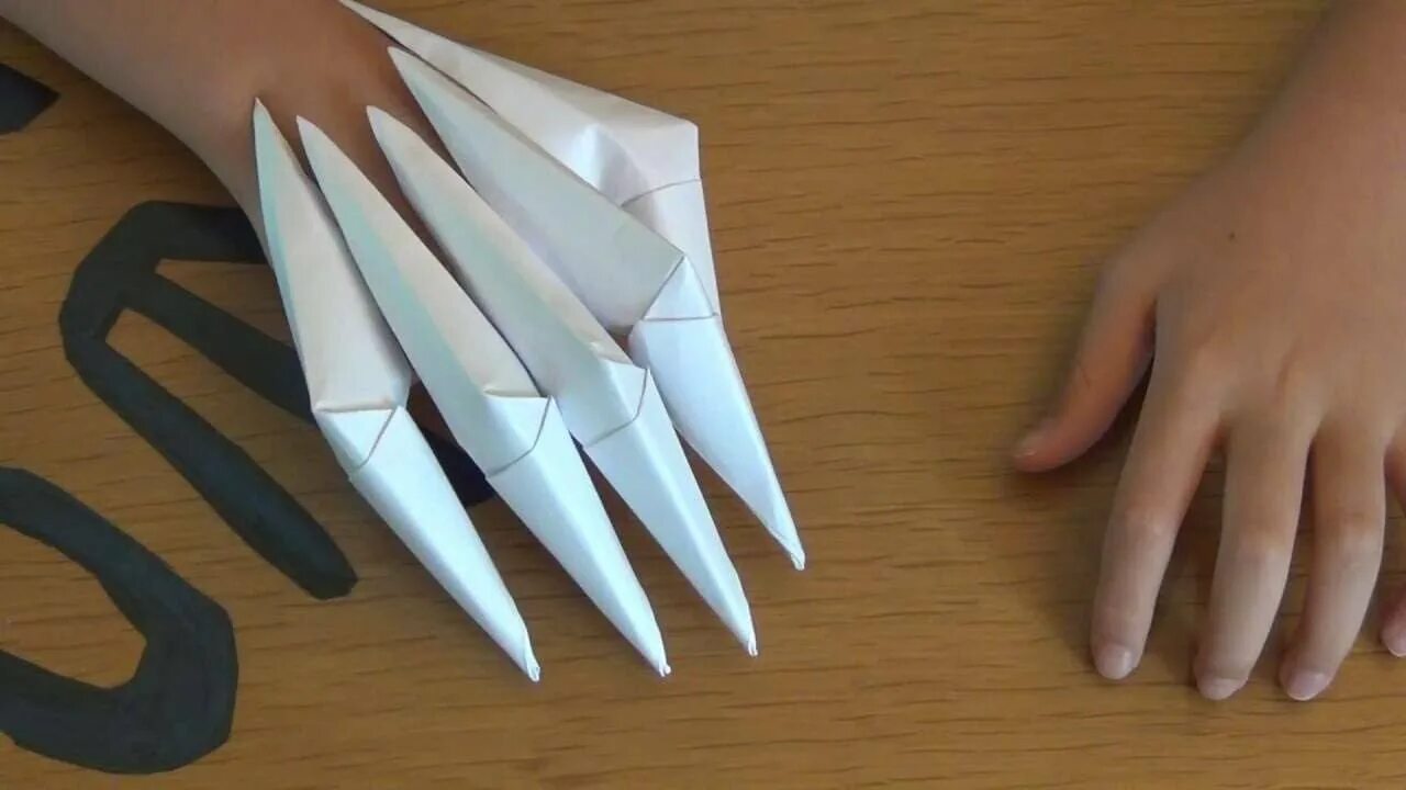 Как сделать длинные ногти из бумаги. Когти фредди крюгера из бумаги. оригами когти фредди крюгера. бумажные ногти из бумаги. когти из бумаги на руку.
